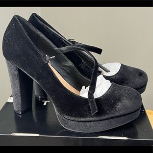 New Torrid Black Velvet Platform Mary Jane Pumps Size 13 Wide Width